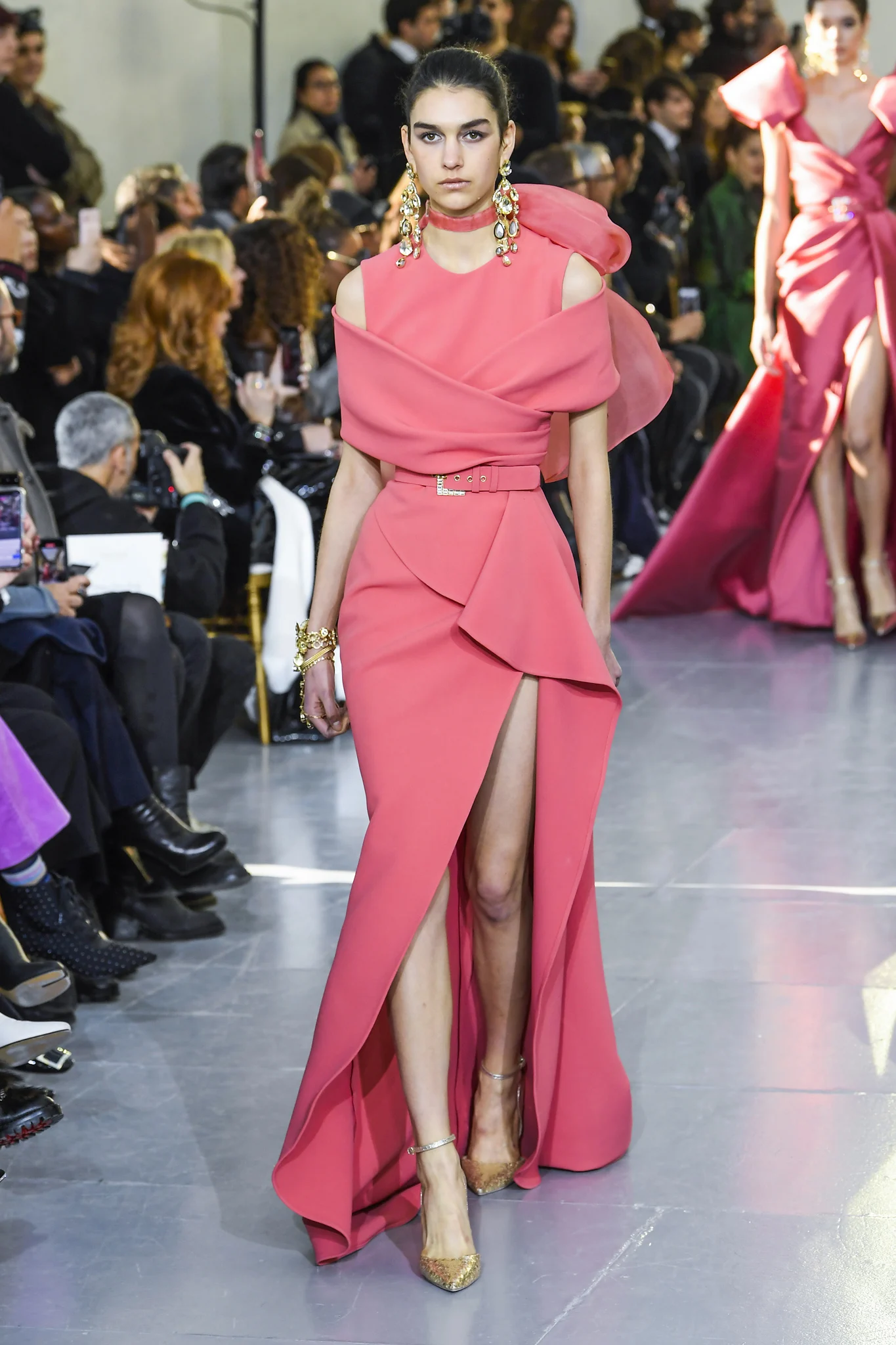 2020 High Couture Evening Dresses O Neck Short Sleeve High Split Mermaid Prom Gowns Runway Fashion Red Carpet Dress
2020 High Couture Evening Dresses O Neck Short Sleeve High Split Mermaid Prom Gowns Runway Fashion Red Carpet Dress