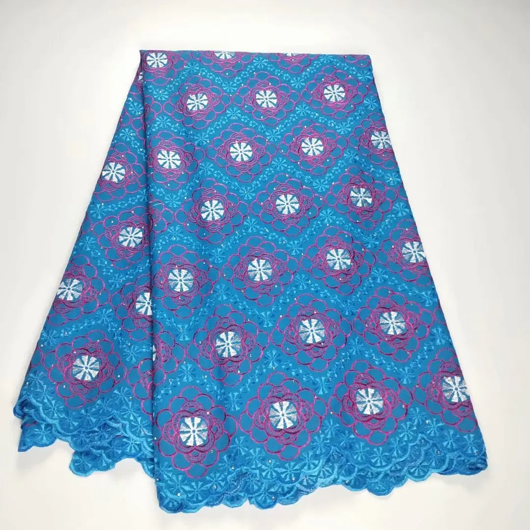 Новинка 2021, африканская синяя швейцарская хлопчатобумажная кружевная ткань, 5 ярдов, вышитая ткань, золотые кружева для свадебных платьев 
Новинка 2021, африканская синяя швейцарская хлопчатобумажная кружевная ткань, 5 ярдов, вышитая ткань, золотые кружева для свадебных платьев