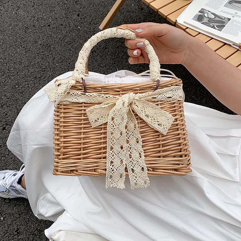Straw bag handbag 2021 summer new woven pearl portable small square bag ins Korean lace styling bag
Straw bag handbag 2021 summer new woven pearl portable small square bag ins Korean lace styling bag