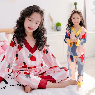 Spring and summer new 5-10 year old girl baby cartoon printing home service long sleeve simulation suit ice silk pajamas set 
Spring and summer new 5-10 year old girl baby cartoon printing home service long sleeve simulation suit ice silk pajamas set