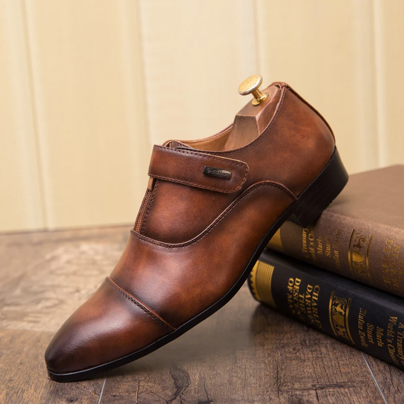 New high-end men's British fashion retro leather shoes, business suits, casual shoes, comfortable and breathable brogue shoes
New high-end men's British fashion retro leather shoes, business suits, casual shoes, comfortable and breathable brogue shoes
