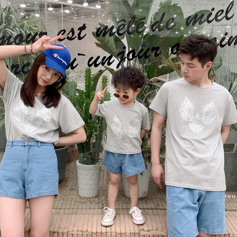 Family Matching Clothes T-shirts Casual Printed Short-sleeved T-shirt Mommy and Me Tops Dad and Son Tshirts 2020 Summer Shirts
Family Matching Clothes T-shirts Casual Printed Short-sleeved T-shirt Mommy and Me Tops Dad and Son Tshirts 2020 Summer Shirts