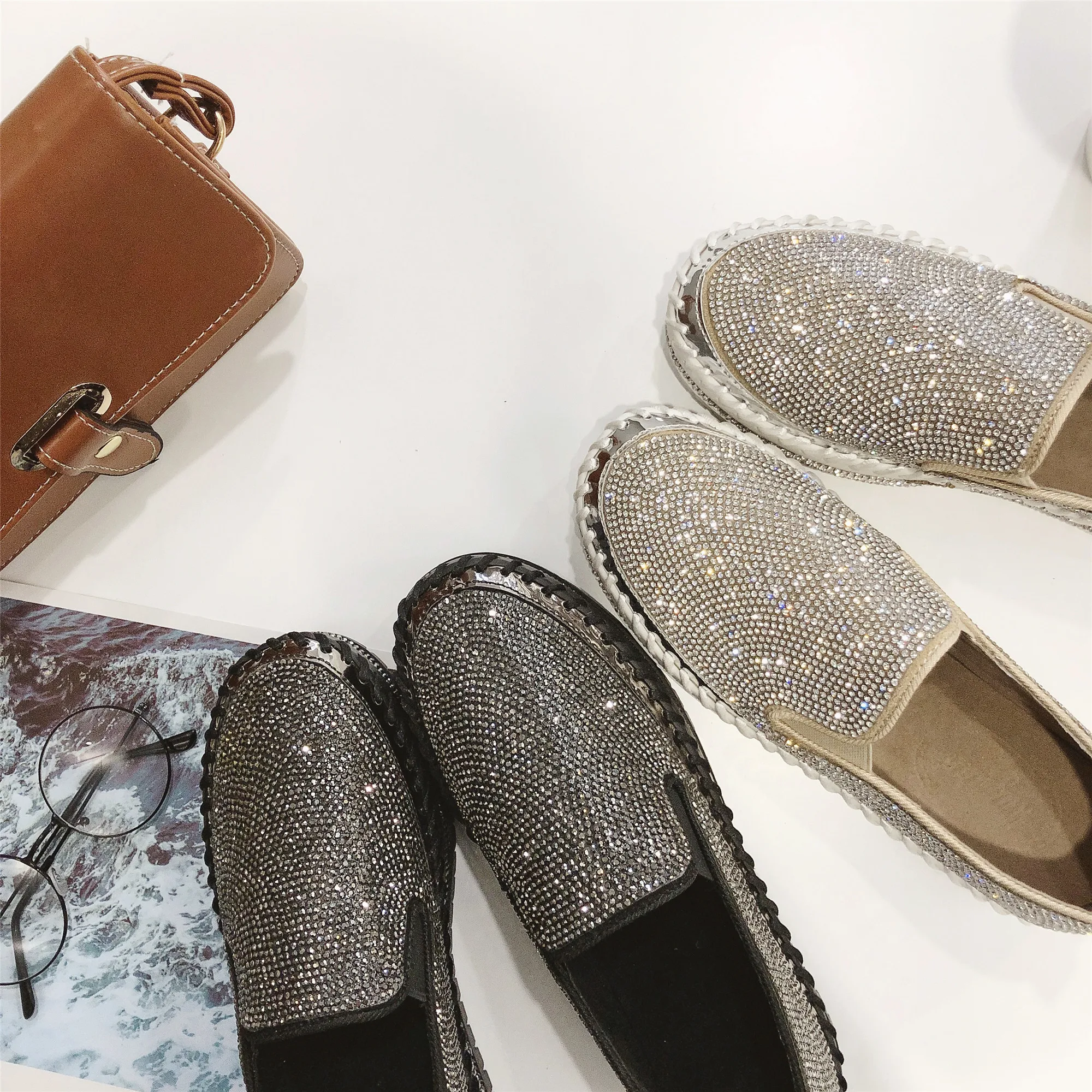 Spring Autumn New 2019 Brand European Fashion Espadrilles Shoes Woman Leather Creepers Flats Ladies Loafers Crystal Loafers E806
Spring Autumn New 2019 Brand European Fashion Espadrilles Shoes Woman Leather Creepers Flats Ladies Loafers Crystal Loafers E806