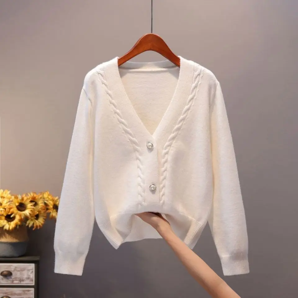 Sweater cardigan women's 2021 spring and autumn jacket new v-neck loose shawl short knit sweater
Sweater cardigan women's 2021 spring and autumn jacket new v-neck loose shawl short knit sweater
