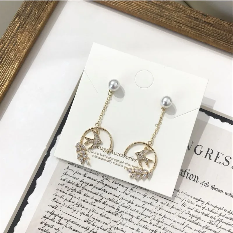 Korean Crystal Rhinestone Birds Earrings With Pearl Vintage Long Dangle Earrings For Women 2020 Swallow Earrings Fashion Jewelry
Korean Crystal Rhinestone Birds Earrings With Pearl Vintage Long Dangle Earrings For Women 2020 Swallow Earrings Fashion Jewelry