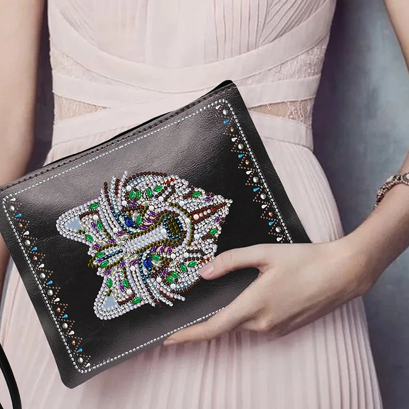 New product 5D DIY diamond painting animal pattern leather handbag diamond embroidery bag wallet gift 
New product 5D DIY diamond painting animal pattern leather handbag diamond embroidery bag wallet gift