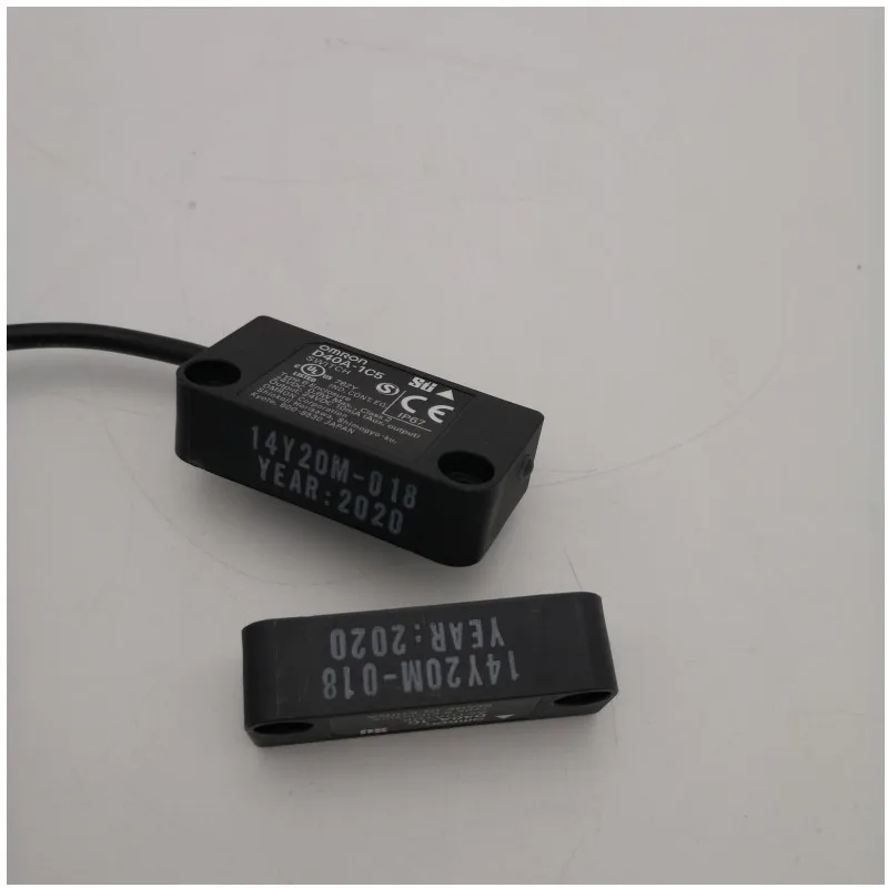 OMRON D40A-1C5 Compact Non-Contact Door Switch/Non-Contact Door Switch Controller 
OMRON D40A-1C5 Compact Non-Contact Door Switch/Non-Contact Door Switch Controller