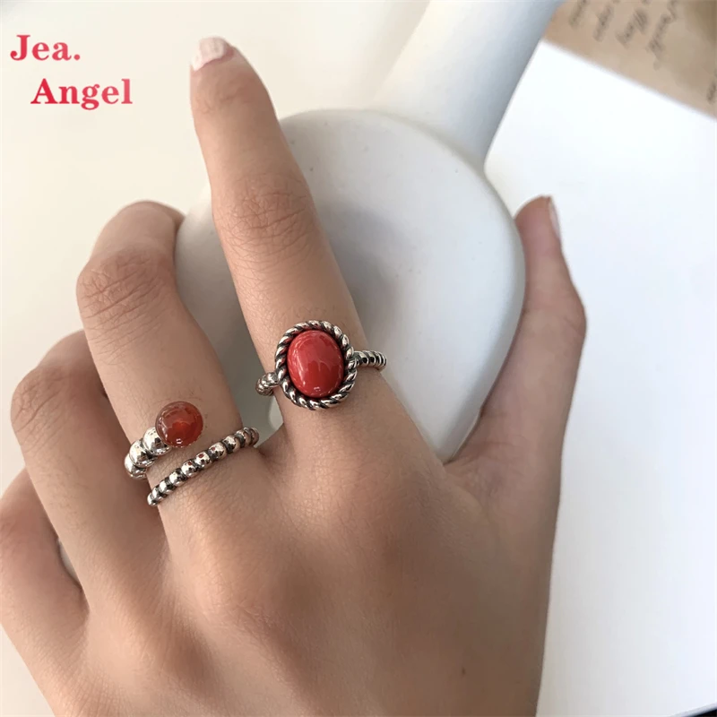 Jea.Angel 925 Silver Finger Rings New Fashion Vintage Red Black Stone Weaving Chain Ring Ornaments for Women Party Jewelry Gifts
Jea.Angel 925 Silver Finger Rings New Fashion Vintage Red Black Stone Weaving Chain Ring Ornaments for Women Party Jewelry Gifts