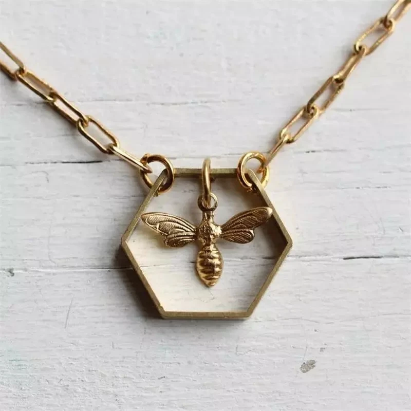 Fashion Classic Geometric Hexagon Golden Bee Women Necklaces Animal Shaped Charm Pendant Necklace Prom Jewelry
Fashion Classic Geometric Hexagon Golden Bee Women Necklaces Animal Shaped Charm Pendant Necklace Prom Jewelry