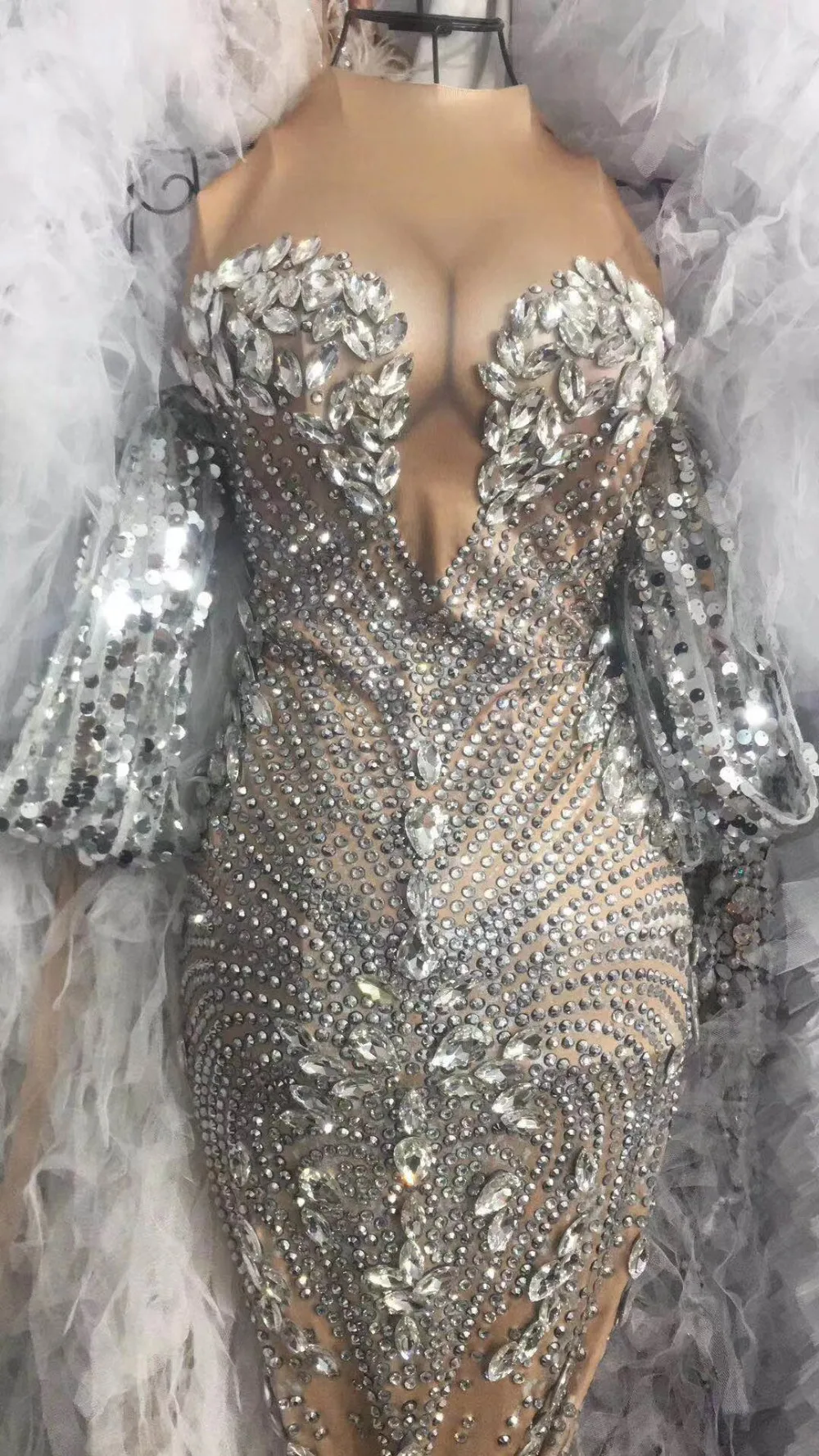 Women Sexy Silver Sequins High Quality Princess Evening Party Dress Birthday Celebrate Stage Performance Costume
Women Sexy Silver Sequins High Quality Princess Evening Party Dress Birthday Celebrate Stage Performance Costume