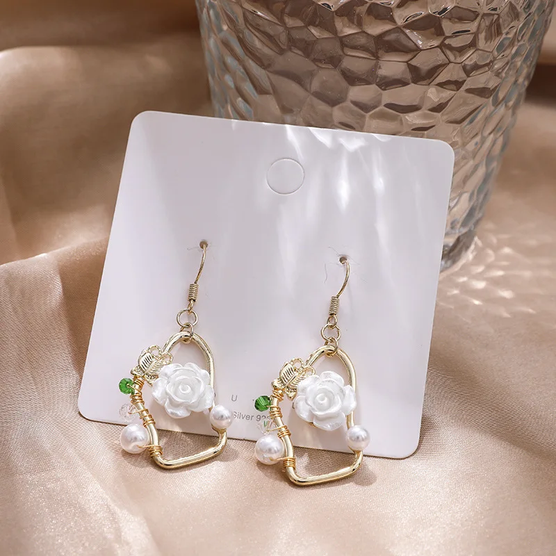 2021 Korean Personality Fashion Flower Pearl Design Sense French Retro Earrings Clip on Earrings for Women
2021 Korean Personality Fashion Flower Pearl Design Sense French Retro Earrings Clip on Earrings for Women