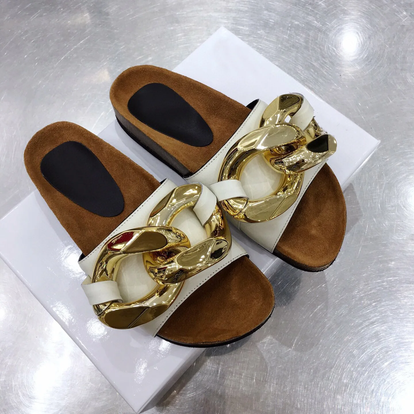 New style women's shoes in 2021 lazy big shoes and big chain for and thick out
New style women's shoes in 2021 lazy big shoes and big chain for and thick out