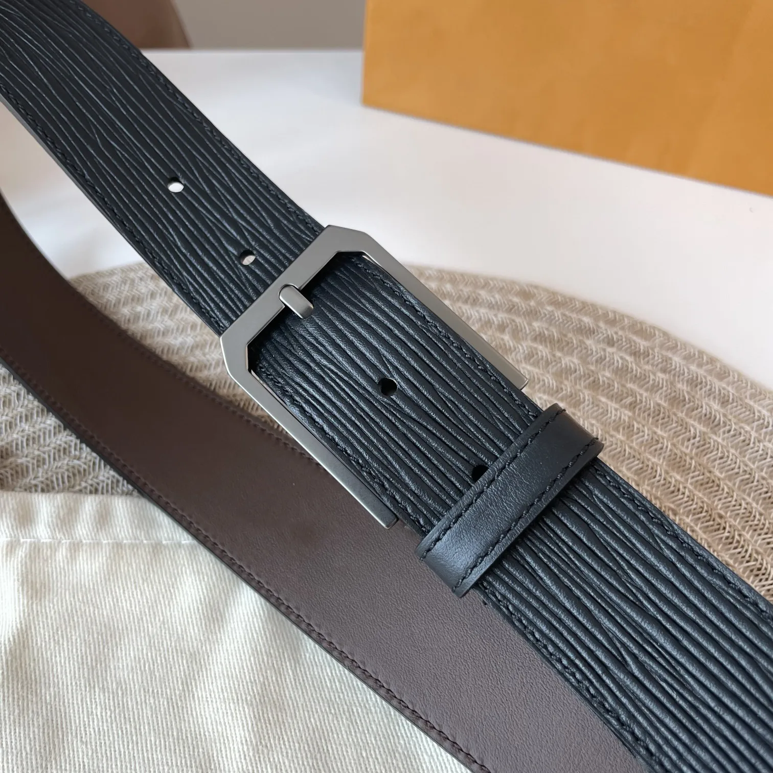 Мужской ремень из натуральной кожи 125p 35 мм, двухслойный ремень из воловьей кожи с отверстиями для отверстий, двухцветный ремень с пряжкой + и...
Мужской ремень из натуральной кожи 125p 35 мм, двухслойный ремень из воловьей кожи с отверстиями для отверстий, двухцветный ремень с пряжкой + и...