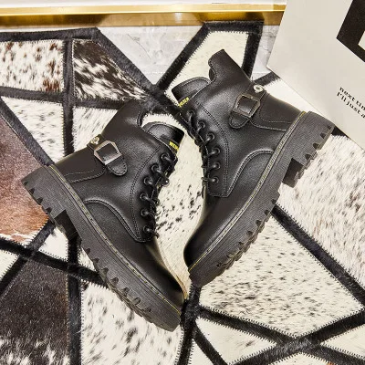 Winter plus velvet new mid-cut women's tooling shoes retro Martin boots Korean version of cold-resistant and warm women's shoes
Winter plus velvet new mid-cut women's tooling shoes retro Martin boots Korean version of cold-resistant and warm women's shoes