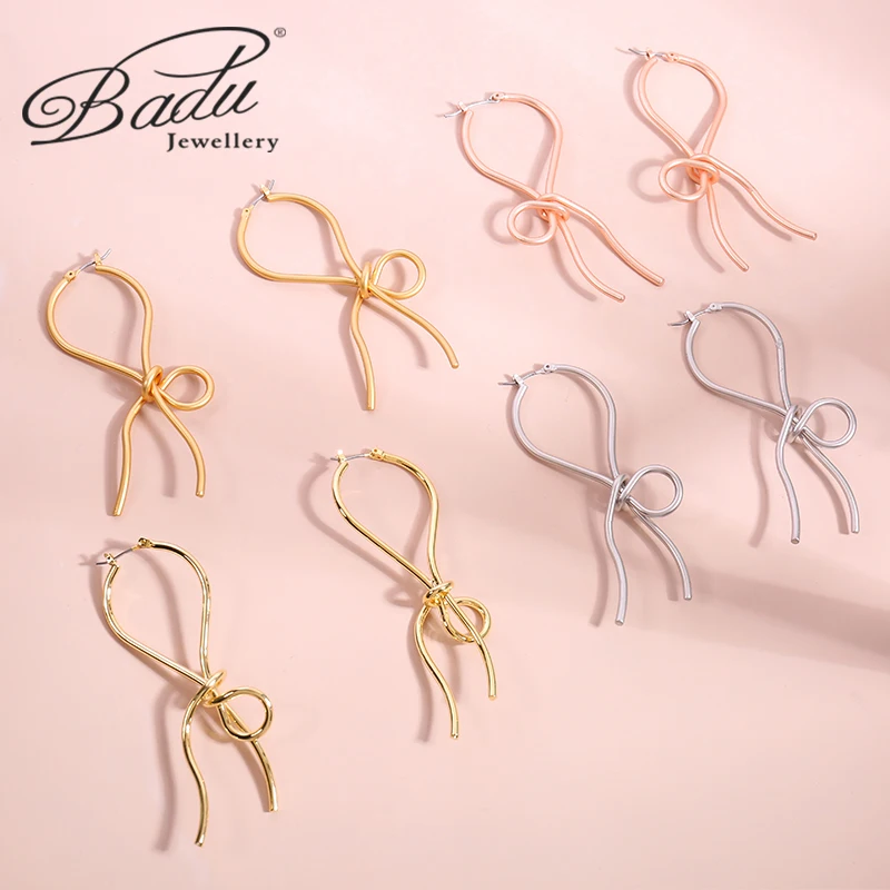 Женские серьги с большим бантом Badu, золотые, элегантные, модные, простые, медные, металлические висячие серьги, вечерние, подарок
Женские серьги с большим бантом Badu, золотые, элегантные, модные, простые, медные, металлические висячие серьги, вечерние, подарок