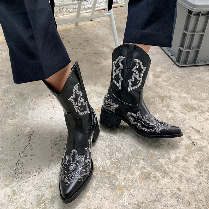 Pop Embroider Women Boots Med Heels Retro Knight Boots Female Genuine Leather Botas Mujer Western Cowboy Sale Boots Fad
Pop Embroider Women Boots Med Heels Retro Knight Boots Female Genuine Leather Botas Mujer Western Cowboy Sale Boots Fad