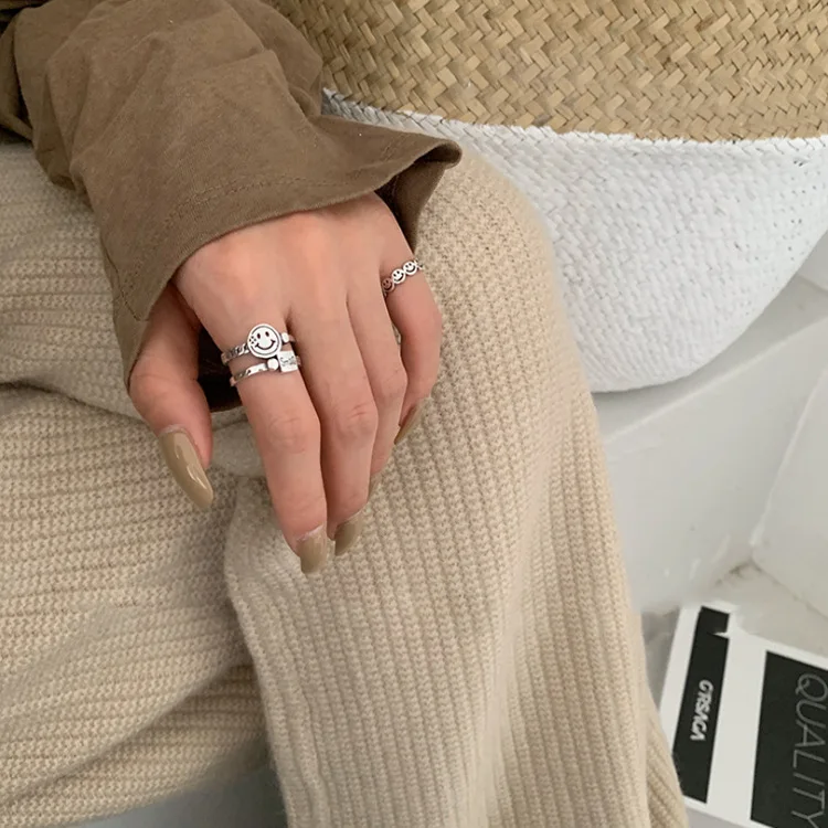 Vintage Smiling Face Finger Rings for Women Girl Punk Hip Hop Opening Adjustable Ring Weaving Rings Statement Jewelry Gift
Vintage Smiling Face Finger Rings for Women Girl Punk Hip Hop Opening Adjustable Ring Weaving Rings Statement Jewelry Gift