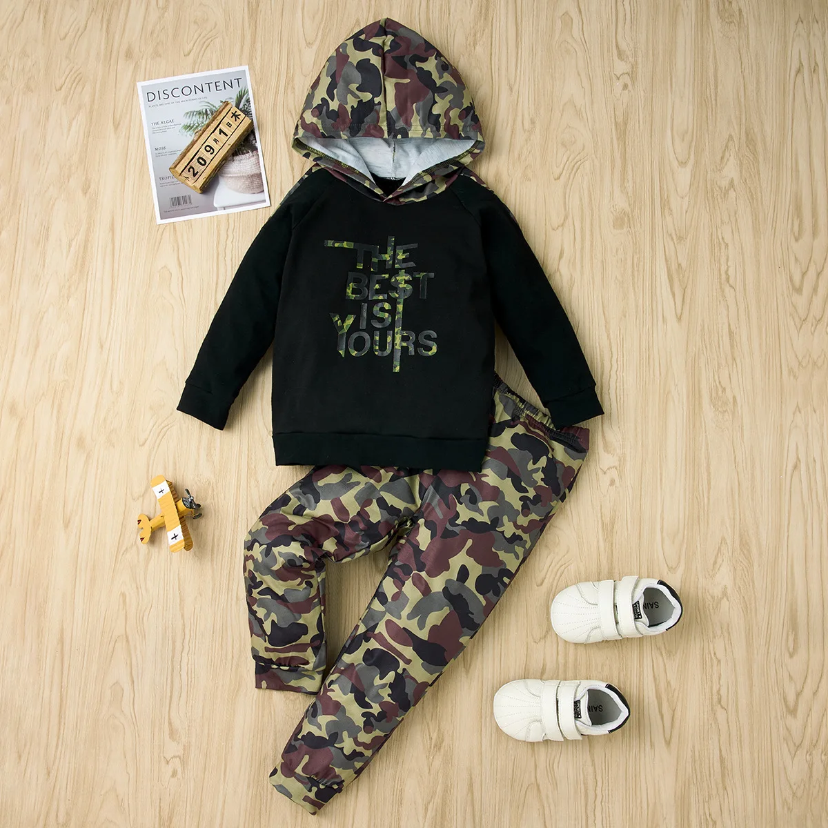 Fall 2020 hot sales of new sports trend camouflage hooded boys long-sleeved two-piece set fashion boys suit.
Fall 2020 hot sales of new sports trend camouflage hooded boys long-sleeved two-piece set fashion boys suit.