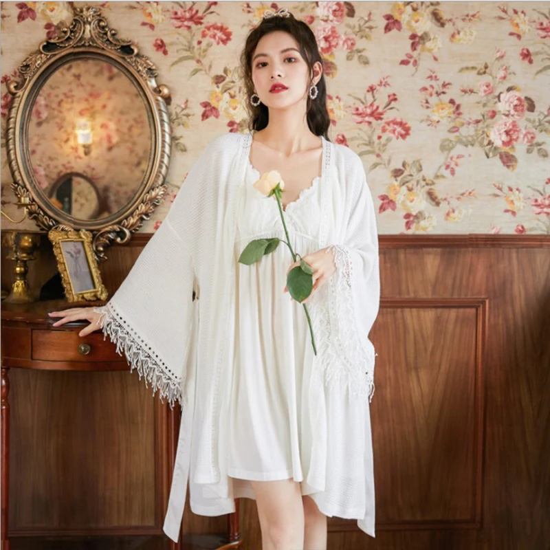 Women Spring White Color Pure Cotton Two-Pieces Night-Robe Sexy Spaghetti Strap Lingerie Fashion Flare Bath Robe With Belt 2021 
Women Spring White Color Pure Cotton Two-Pieces Night-Robe Sexy Spaghetti Strap Lingerie Fashion Flare Bath Robe With Belt 2021