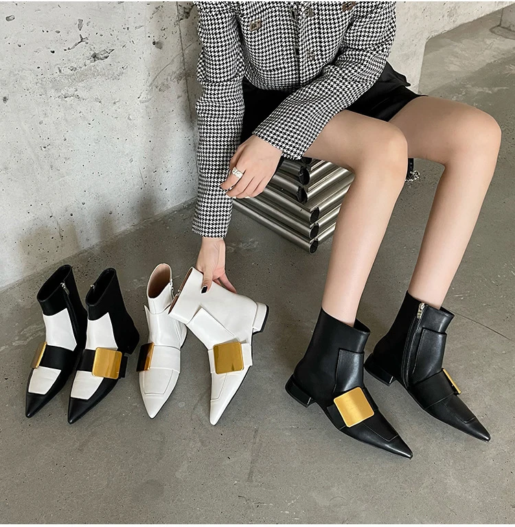 2021 autumn pointed toe short boots black and white color matching metal buckle low-heel Martin boots women's single boots
2021 autumn pointed toe short boots black and white color matching metal buckle low-heel Martin boots women's single boots