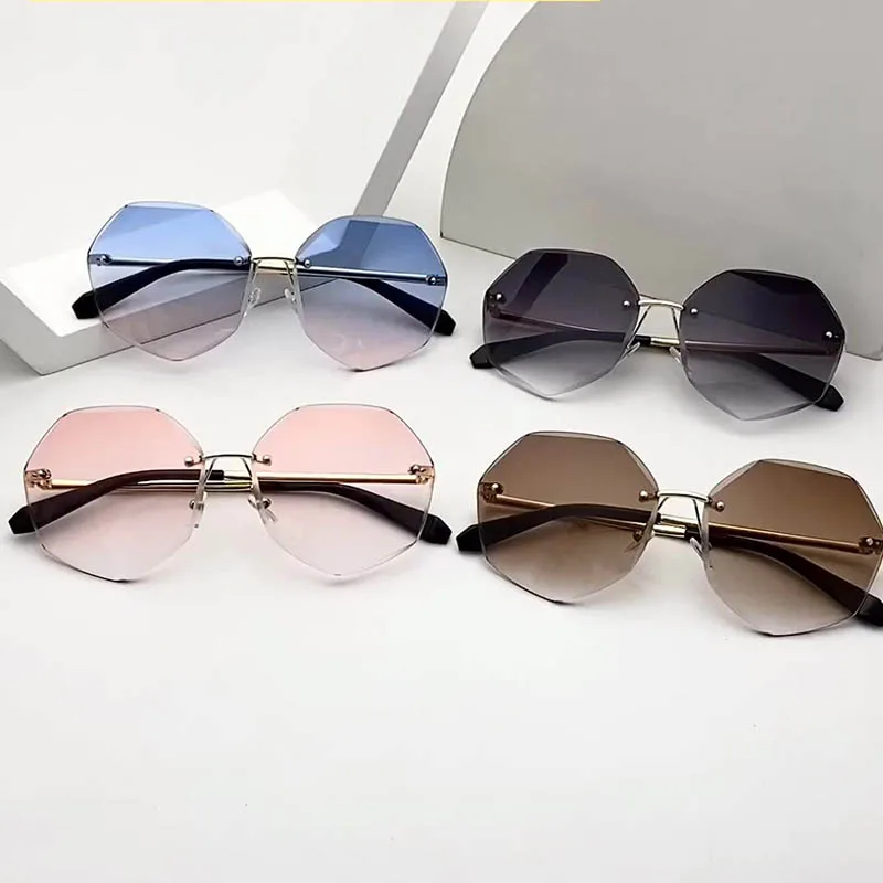Fashion 2022 Tea Gradient Sunglasses Women Ocean Water Cut Metal Temples UV400 Sun Glass Fashion Female Trimmed Lens
Fashion 2022 Tea Gradient Sunglasses Women Ocean Water Cut Metal Temples UV400 Sun Glass Fashion Female Trimmed Lens