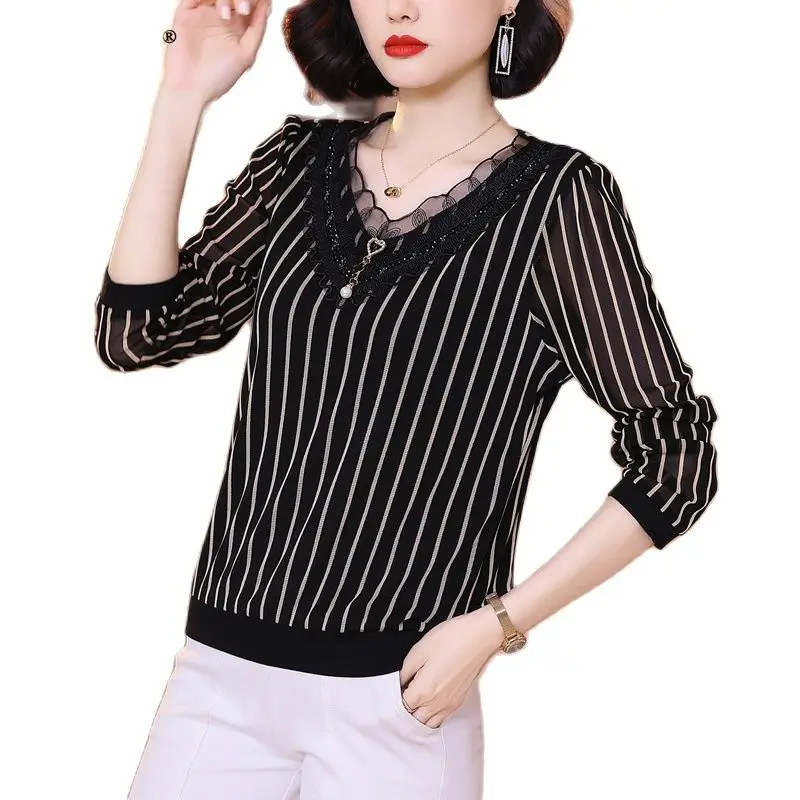 2021 New Sexy V Neck Striped Blouse Women Casual Long Sleeve loose hollow out Shirts Korean ladies Blouses Tops Femininas Blusas
2021 New Sexy V Neck Striped Blouse Women Casual Long Sleeve loose hollow out Shirts Korean ladies Blouses Tops Femininas Blusas
