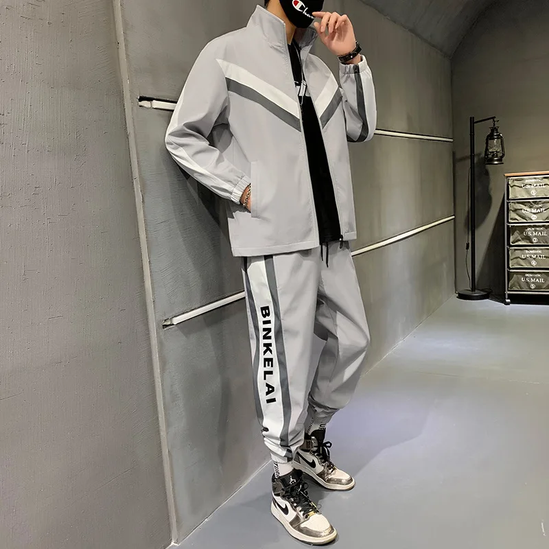 2021 new men's spring and autumn sportswear jacket two-piece men's casual windbreaker trend zipper light jacket casual suit
2021 new men's spring and autumn sportswear jacket two-piece men's casual windbreaker trend zipper light jacket casual suit