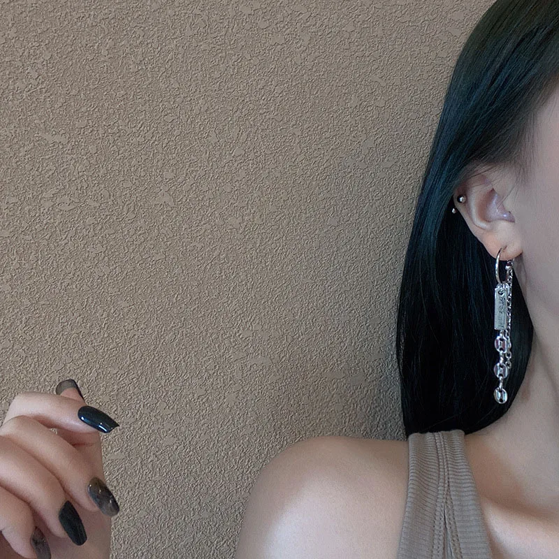 2021 New Fashion Hot Sale Hip Hop Asymmetric Chain Earrings Women Simple Cool Style Individual Design Ear Jewelry Accessories
2021 New Fashion Hot Sale Hip Hop Asymmetric Chain Earrings Women Simple Cool Style Individual Design Ear Jewelry Accessories