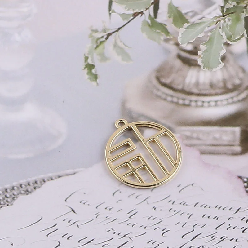 Chinese style spray painting double happiness round hangtag DIY alloy accessories Earrings Earrings Handmade materials diy
Chinese style spray painting double happiness round hangtag DIY alloy accessories Earrings Earrings Handmade materials diy