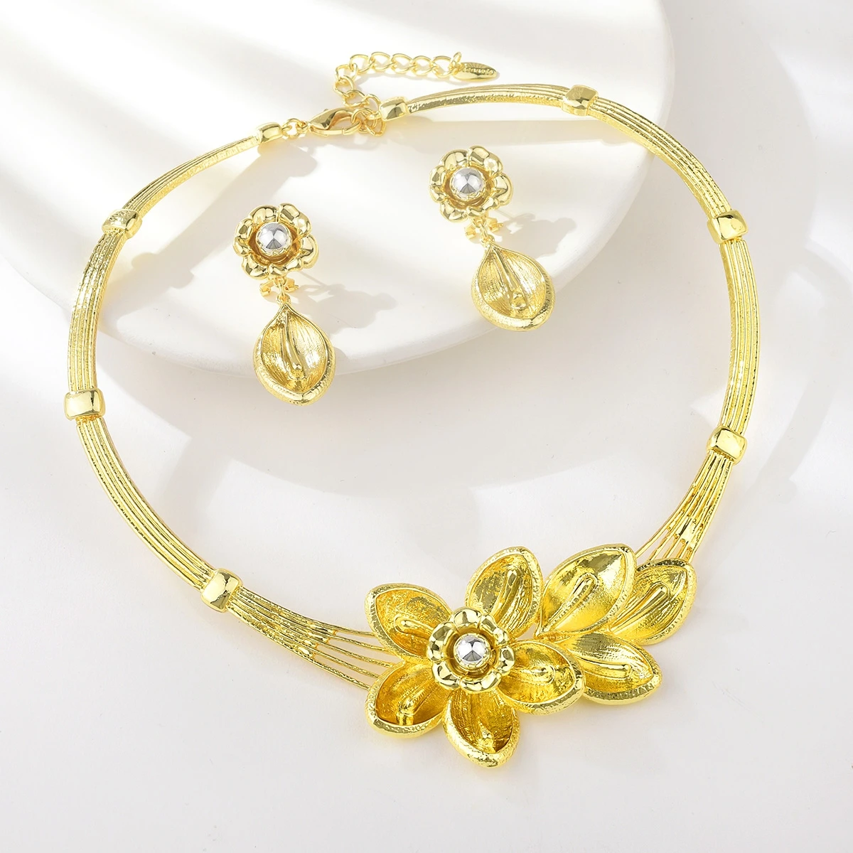 Viennois Indian Jewelry Sets for Women Dubai Gold Flower Wedding Bridal Necklace Earrings African Nigerian Costume Jewelry Set
Viennois Indian Jewelry Sets for Women Dubai Gold Flower Wedding Bridal Necklace Earrings African Nigerian Costume Jewelry Set