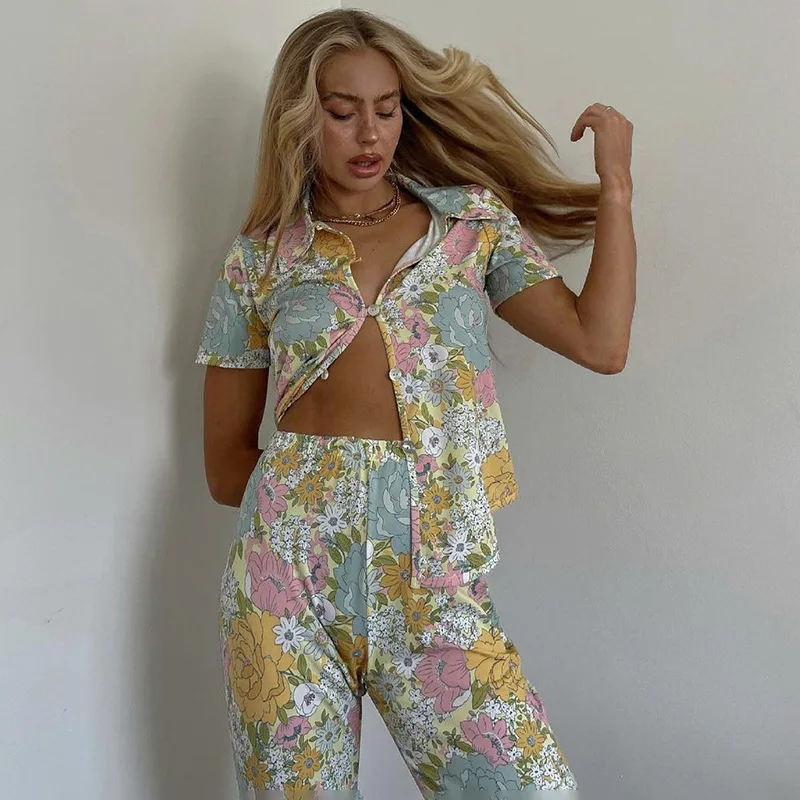 90s Aesthetics Floral Print 2 Piece Sets With Pants 2021 Summer Vintage Y2K Short Sleeve Shirts High Waist Flare Pants Suits
90s Aesthetics Floral Print 2 Piece Sets With Pants 2021 Summer Vintage Y2K Short Sleeve Shirts High Waist Flare Pants Suits