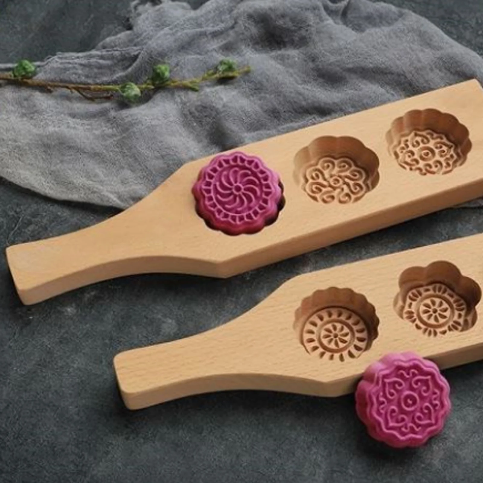 DIY Mooncake Mold Chinese Traditional Mid-autumn Festival Moon Cake Mold Wooden 3 Holes Pastry Baking Tool Kitchen Accessories 
DIY Mooncake Mold Chinese Traditional Mid-autumn Festival Moon Cake Mold Wooden 3 Holes Pastry Baking Tool Kitchen Accessories