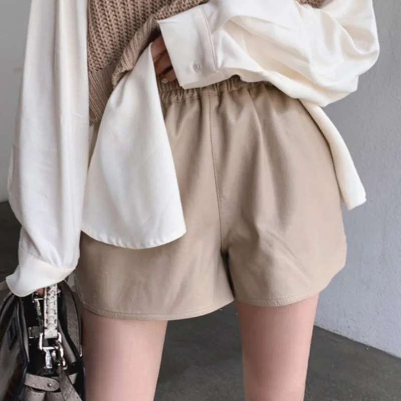 Korea Women's New Casual Autumn Summer Minimalism Loose Women Mini Shorts High Waist Short Feminino Boho S335
Korea Women's New Casual Autumn Summer Minimalism Loose Women Mini Shorts High Waist Short Feminino Boho S335