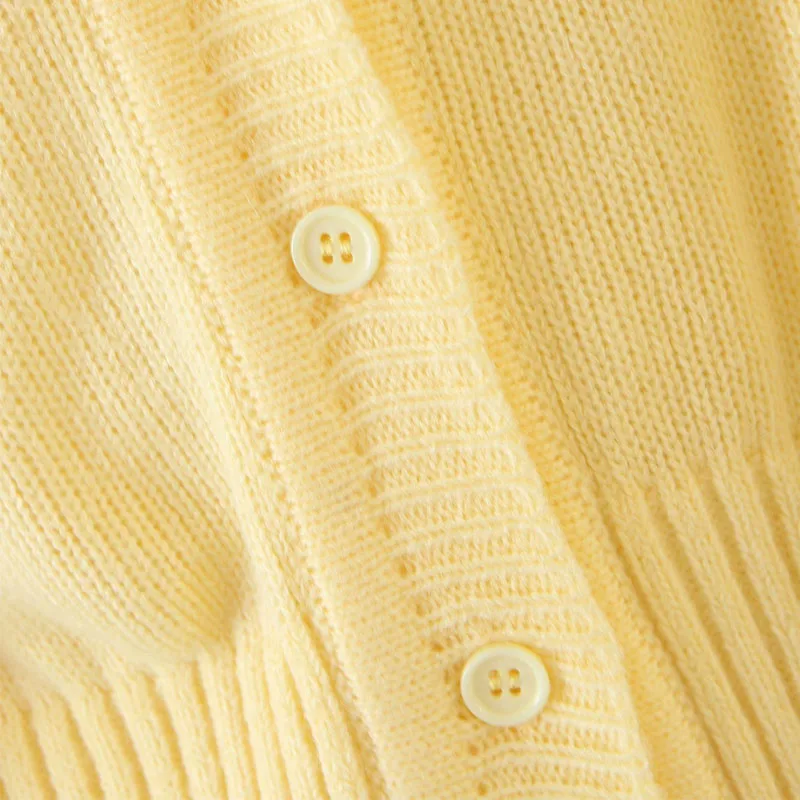 Harajuku V-neck Cardigan Yellow Long-sleeved Single-breasted Knitted Chic Women's Sweater All-match Sweet Holiday Female Sweater
Harajuku V-neck Cardigan Yellow Long-sleeved Single-breasted Knitted Chic Women's Sweater All-match Sweet Holiday Female Sweater