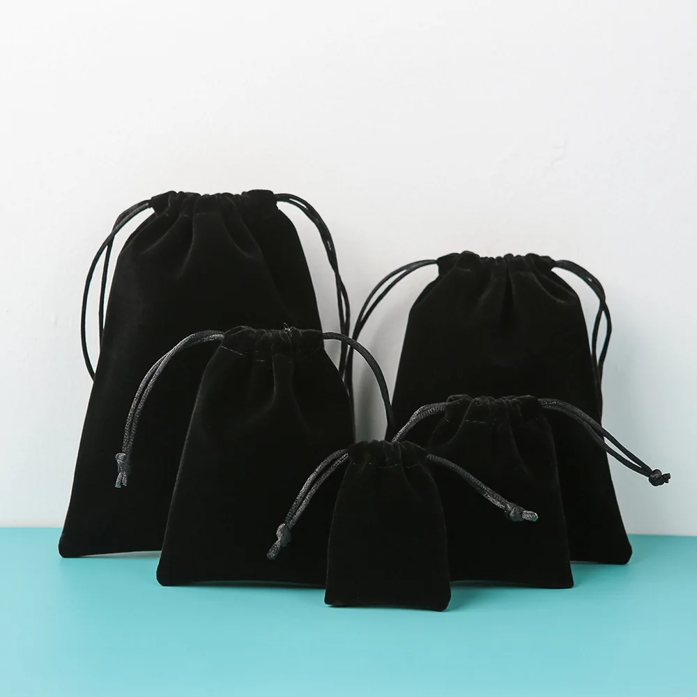 20pcs 8 colors Velvet Jewelry Gift Bags 7x9 9x12 10x16 13x18cm Drawstring Wedding Christmas Gift Bags Jewelry Packaging Bags
20pcs 8 colors Velvet Jewelry Gift Bags 7x9 9x12 10x16 13x18cm Drawstring Wedding Christmas Gift Bags Jewelry Packaging Bags