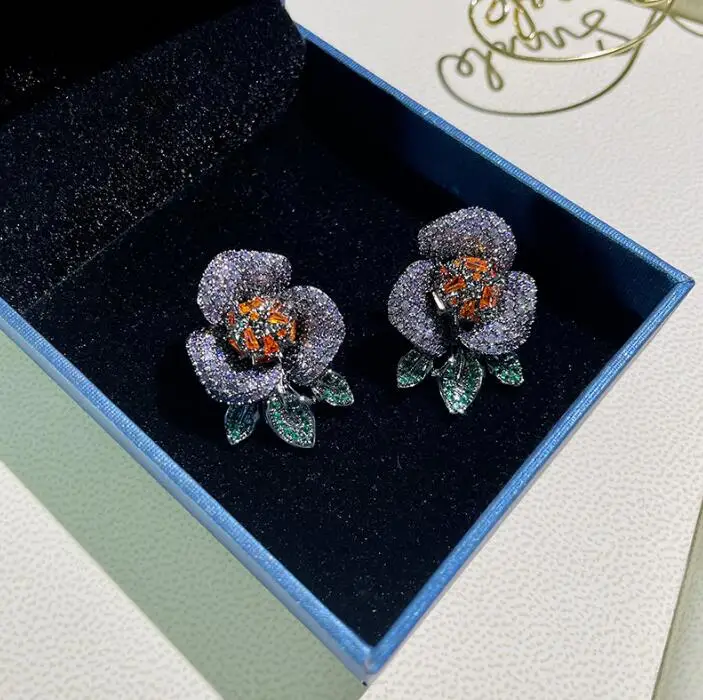 Light luxury high sense camellia temperament fashion zircon micro-inlaid exaggerated rose women stud earrings
Light luxury high sense camellia temperament fashion zircon micro-inlaid exaggerated rose women stud earrings