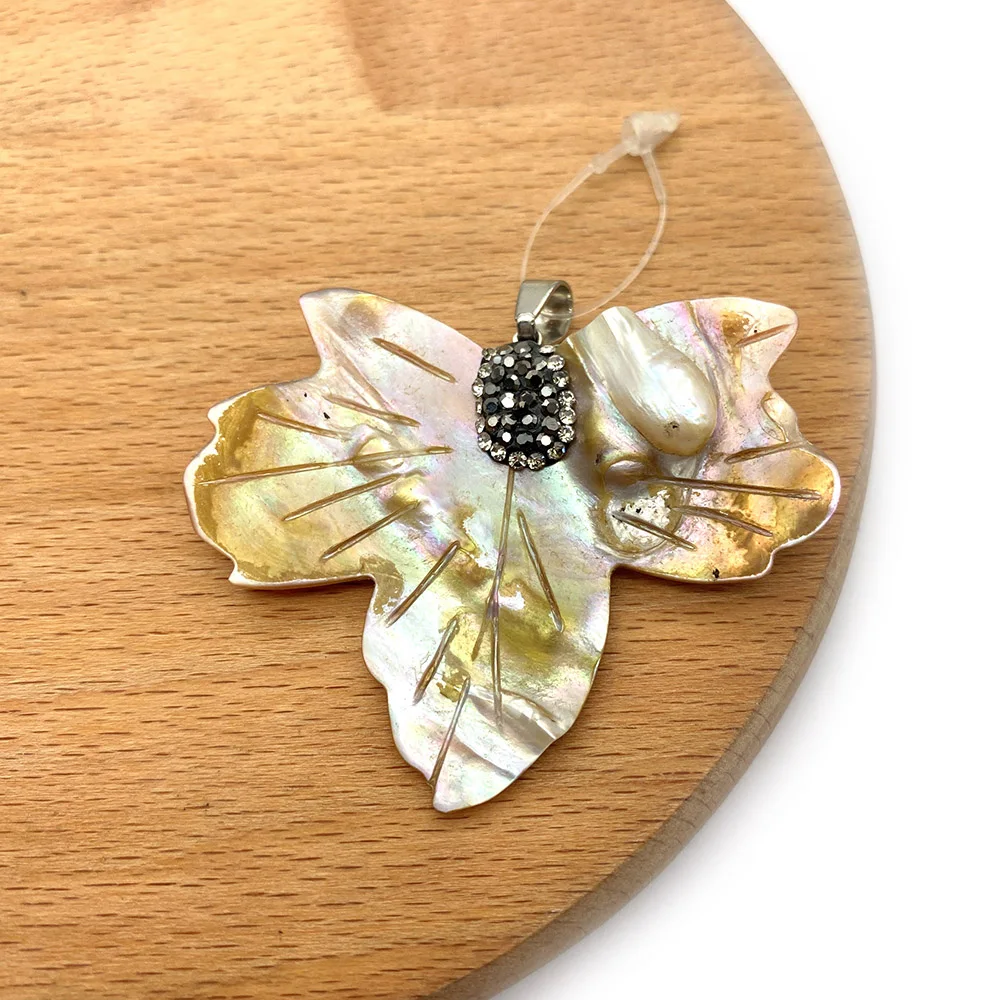 1pc Top Sell Natural Freshwater Pearl Shell Pendants Maple Leaf Shape DIY Making Jewelry Necklace earrings 43x53mm Size
1pc Top Sell Natural Freshwater Pearl Shell Pendants Maple Leaf Shape DIY Making Jewelry Necklace earrings 43x53mm Size