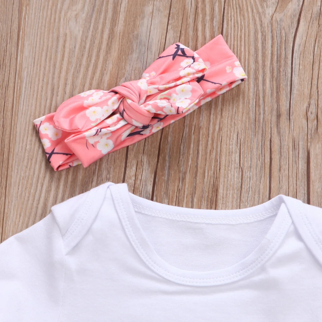 Pudcoco 2021 Spring 0-24M Baby Girl 3Pcs Set ISN'T SHE LOVELY Letter Print Short Sleeve Bodysuit+Pink Floral Pants+Headband
Pudcoco 2021 Spring 0-24M Baby Girl 3Pcs Set ISN'T SHE LOVELY Letter Print Short Sleeve Bodysuit+Pink Floral Pants+Headband