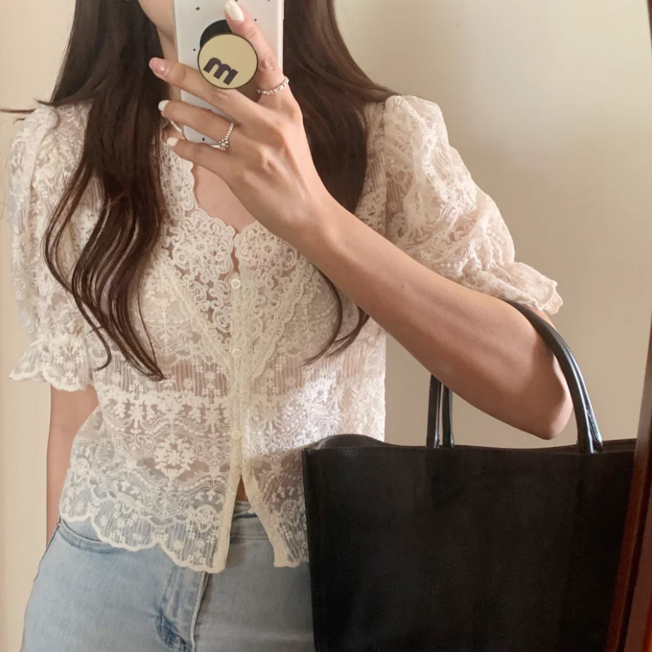 Korejpaa Women Shirt 2021 Summer Korean Chic Western Style V-Neck Small-Breasted Lace Hollow Micro-Permeable Puff Sleeve Blouses
Korejpaa Women Shirt 2021 Summer Korean Chic Western Style V-Neck Small-Breasted Lace Hollow Micro-Permeable Puff Sleeve Blouses