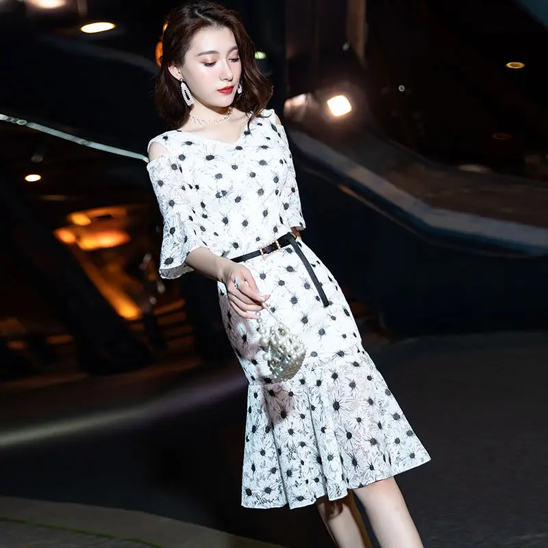 Women's 2021 new tide temperament high-end fishtail waist slimming long belt high-end dress summer dress
Women's 2021 new tide temperament high-end fishtail waist slimming long belt high-end dress summer dress