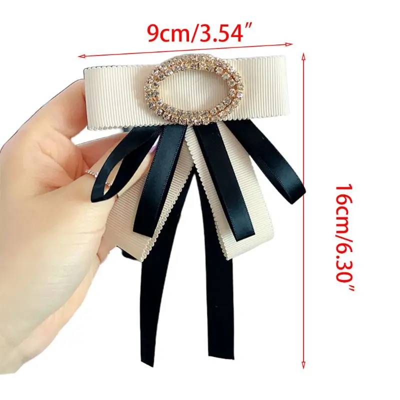 Unisex Layered Contrast Color Ribbon Bow Tie Oval Rhinestone Buckle Collar Brooch Pin Preppy Style Student Necklace
Unisex Layered Contrast Color Ribbon Bow Tie Oval Rhinestone Buckle Collar Brooch Pin Preppy Style Student Necklace