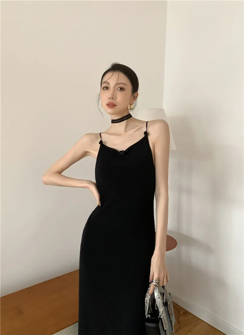 2021 New Sexy Embroidered Back Butterfly Flower Stretch Knitted Dress Summer Elegant Sleeveless Black dresses for Women Party
2021 New Sexy Embroidered Back Butterfly Flower Stretch Knitted Dress Summer Elegant Sleeveless Black dresses for Women Party