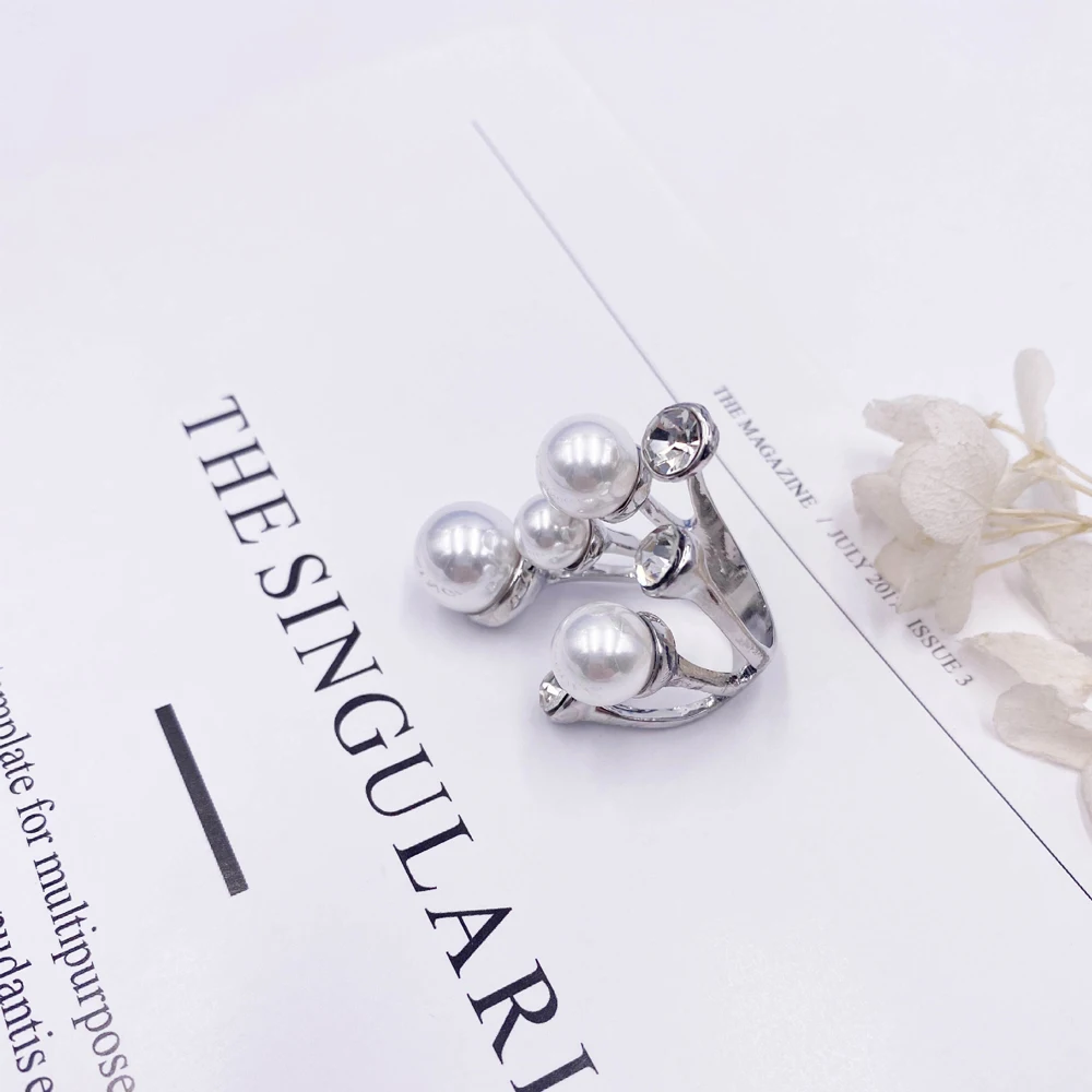 2021 New Vintage Oversize Pearl Crystal Finger Ring Rhinestone Shiny Joint Ring for Women Girl Party Elegant Ladies Luxury Rings
2021 New Vintage Oversize Pearl Crystal Finger Ring Rhinestone Shiny Joint Ring for Women Girl Party Elegant Ladies Luxury Rings