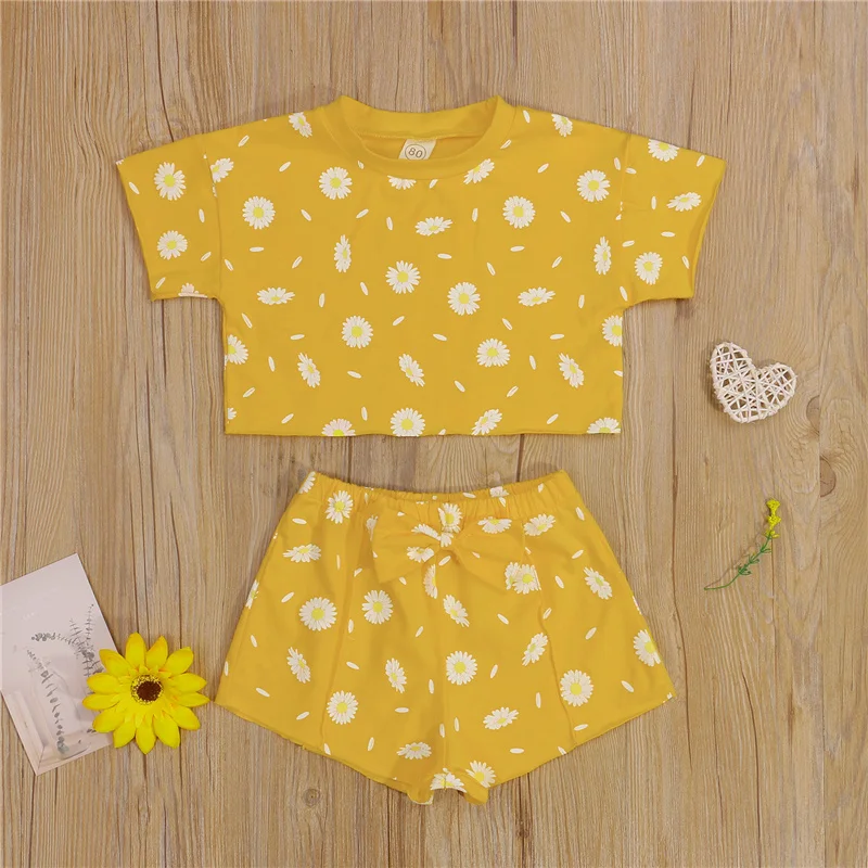 Kids Girls Suit Set 2 Pieces, Daisy Print Round Neck Short Sleeve Pullover+ Short Pants for Summer, 18 Months-6 Years
Kids Girls Suit Set 2 Pieces, Daisy Print Round Neck Short Sleeve Pullover+ Short Pants for Summer, 18 Months-6 Years