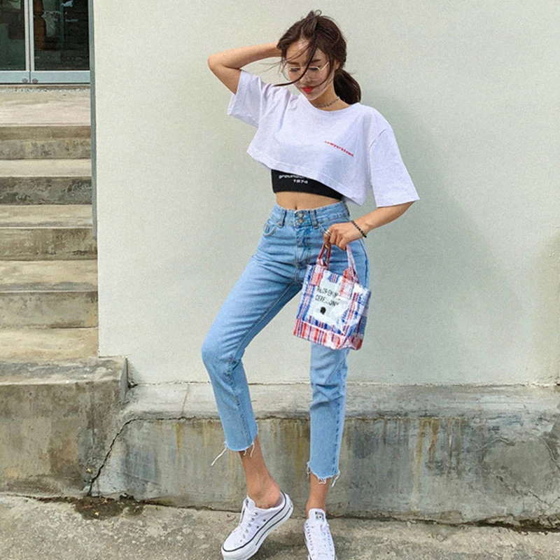 2021 Classics Denim Pants Women Summer New Fashion Light Blue Women Fly Jeans With Button High Waist Jeans Plus Size KZ379
2021 Classics Denim Pants Women Summer New Fashion Light Blue Women Fly Jeans With Button High Waist Jeans Plus Size KZ379