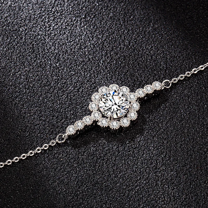 Luxury Female Crystal Flower Party Bracelet Dainty Silver Color Open Bracelets For Women Charm Bride White Zircon Chain Bracelet 
Luxury Female Crystal Flower Party Bracelet Dainty Silver Color Open Bracelets For Women Charm Bride White Zircon Chain Bracelet