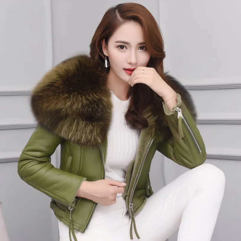 Женское пальто на молнии, из натуральной овчины, с воротником из натурального меха енота
Женское пальто на молнии, из натуральной овчины, с воротником из натурального меха енота