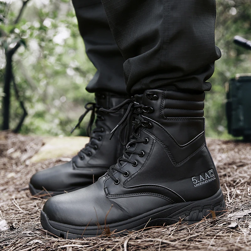 Autumn breathable men's outdoor desert boots hiking boots combat boots wear-resistant anti-skid boots.
Autumn breathable men's outdoor desert boots hiking boots combat boots wear-resistant anti-skid boots.