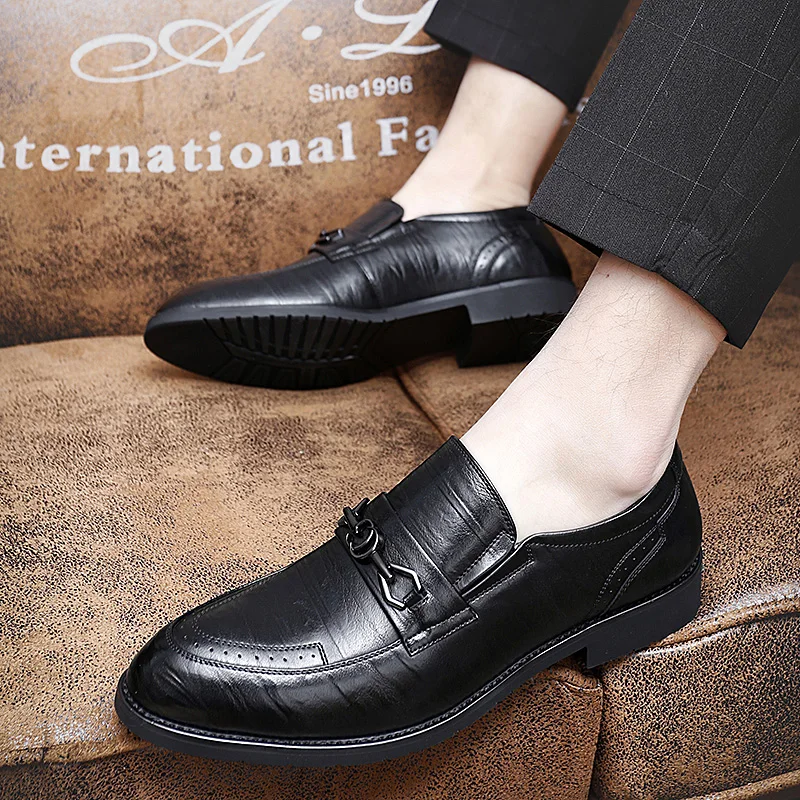 New Arrival Business Men Shoes Slip-on Fashion Groom Wedding Shoe Rubber Men Walking Footwear Comfortable Men Leather Shoes
New Arrival Business Men Shoes Slip-on Fashion Groom Wedding Shoe Rubber Men Walking Footwear Comfortable Men Leather Shoes