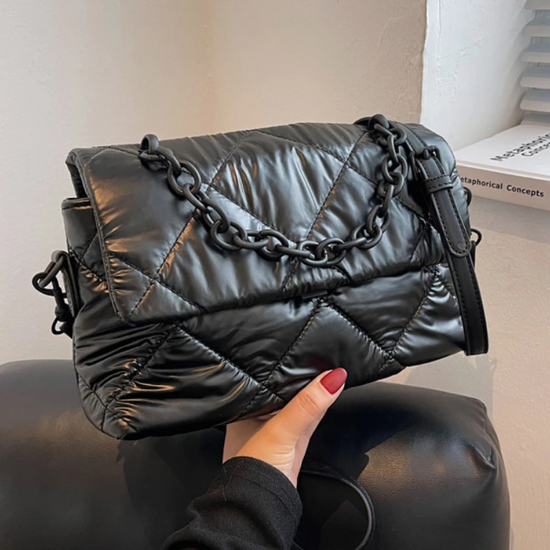 Elegant Female Solid Color Tote bag 2021 Summer New PU Leather Women's Designer Handbag Luxury brand Shoulder Messenger Bag
Elegant Female Solid Color Tote bag 2021 Summer New PU Leather Women's Designer Handbag Luxury brand Shoulder Messenger Bag